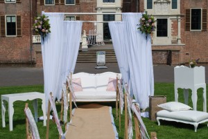 trouwbankje, romantisch, kasteel Cannenburch, trouwprieeltje