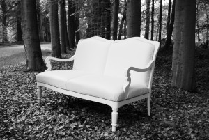 Trouwbankje wit leer, bos